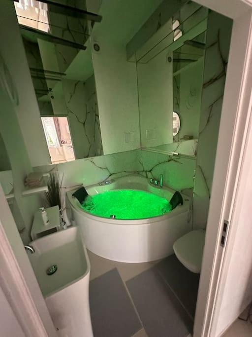 Salt Inn Apartments No 2 - Jacuzzi Величка Екстер'єр фото