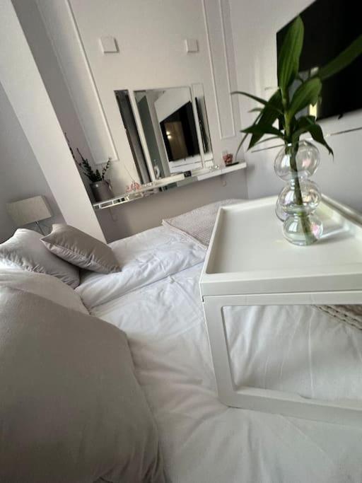 Salt Inn Apartments No 2 - Jacuzzi Величка Екстер'єр фото