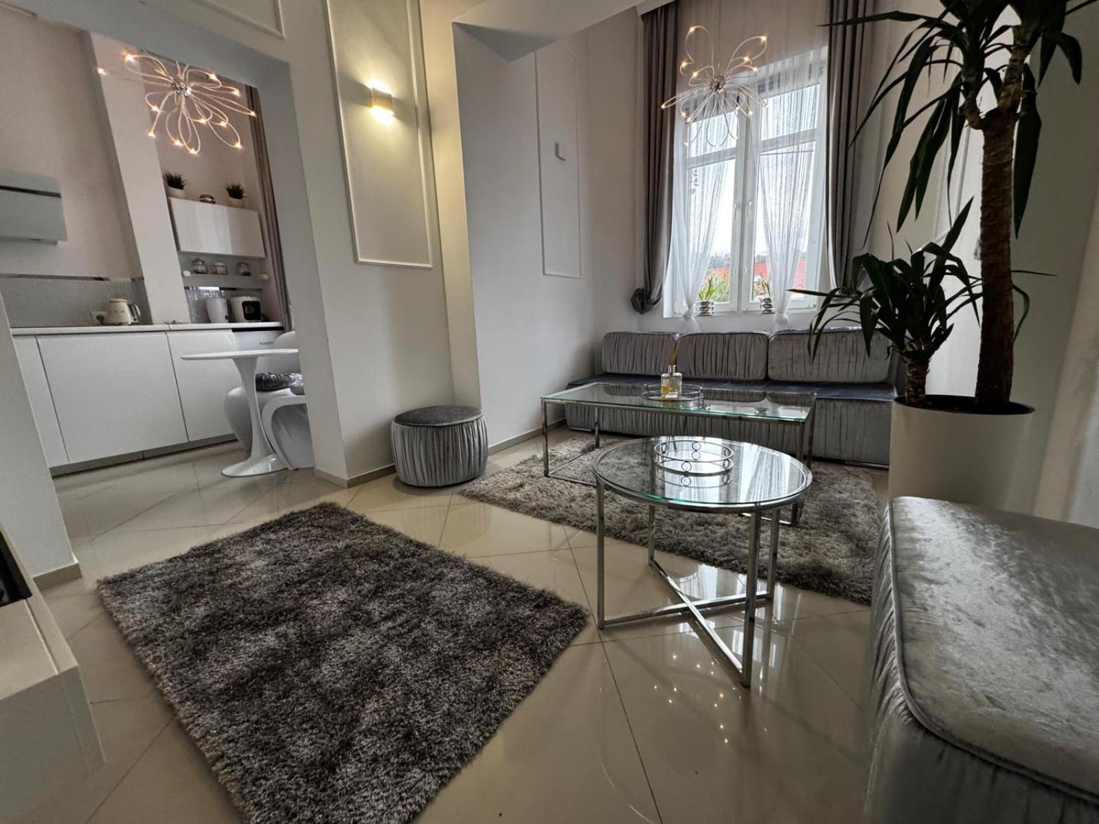 Salt Inn Apartments No 2 - Jacuzzi Величка Екстер'єр фото
